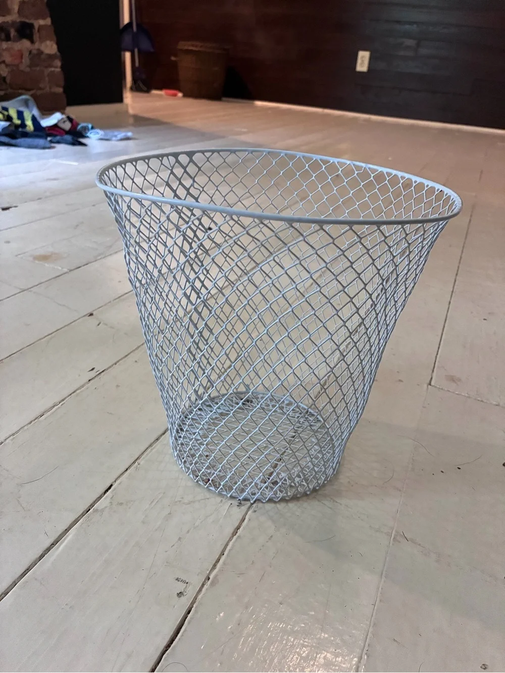 Essentials Wire Mesh Waste Basket (White)